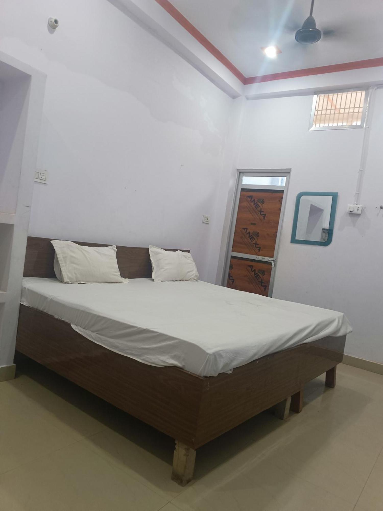 Hotel La Ayodhya Residency Esterno foto