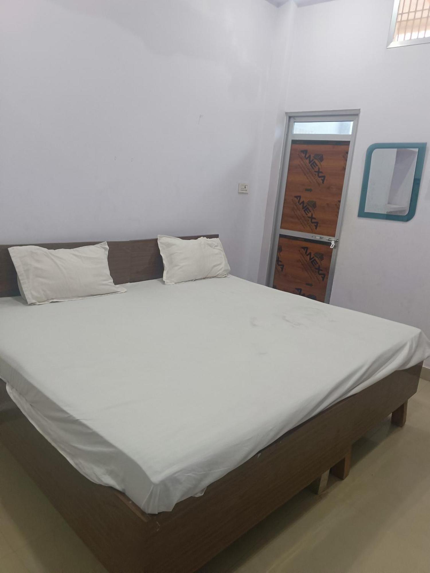 Hotel La Ayodhya Residency Esterno foto