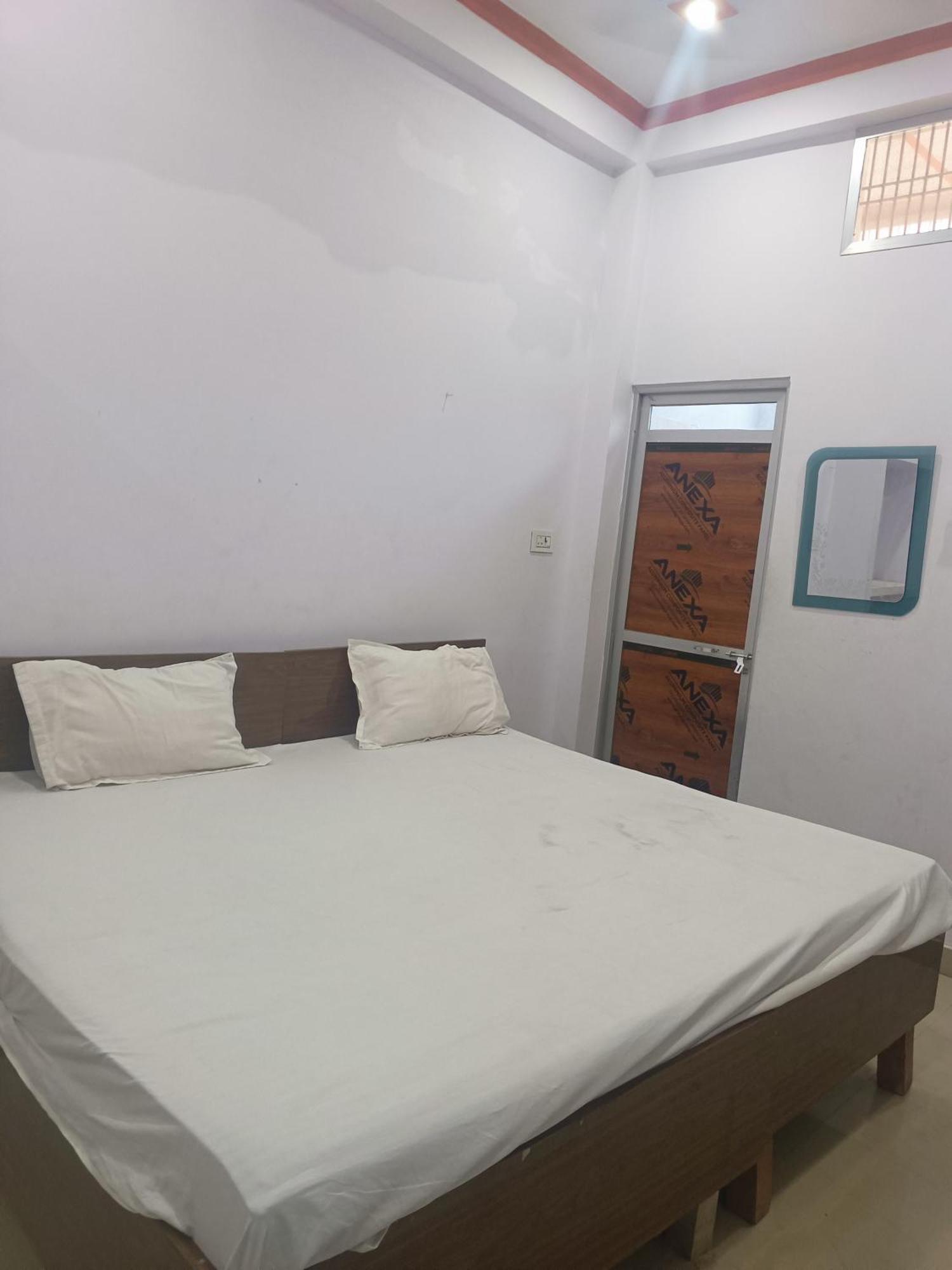 Hotel La Ayodhya Residency Esterno foto