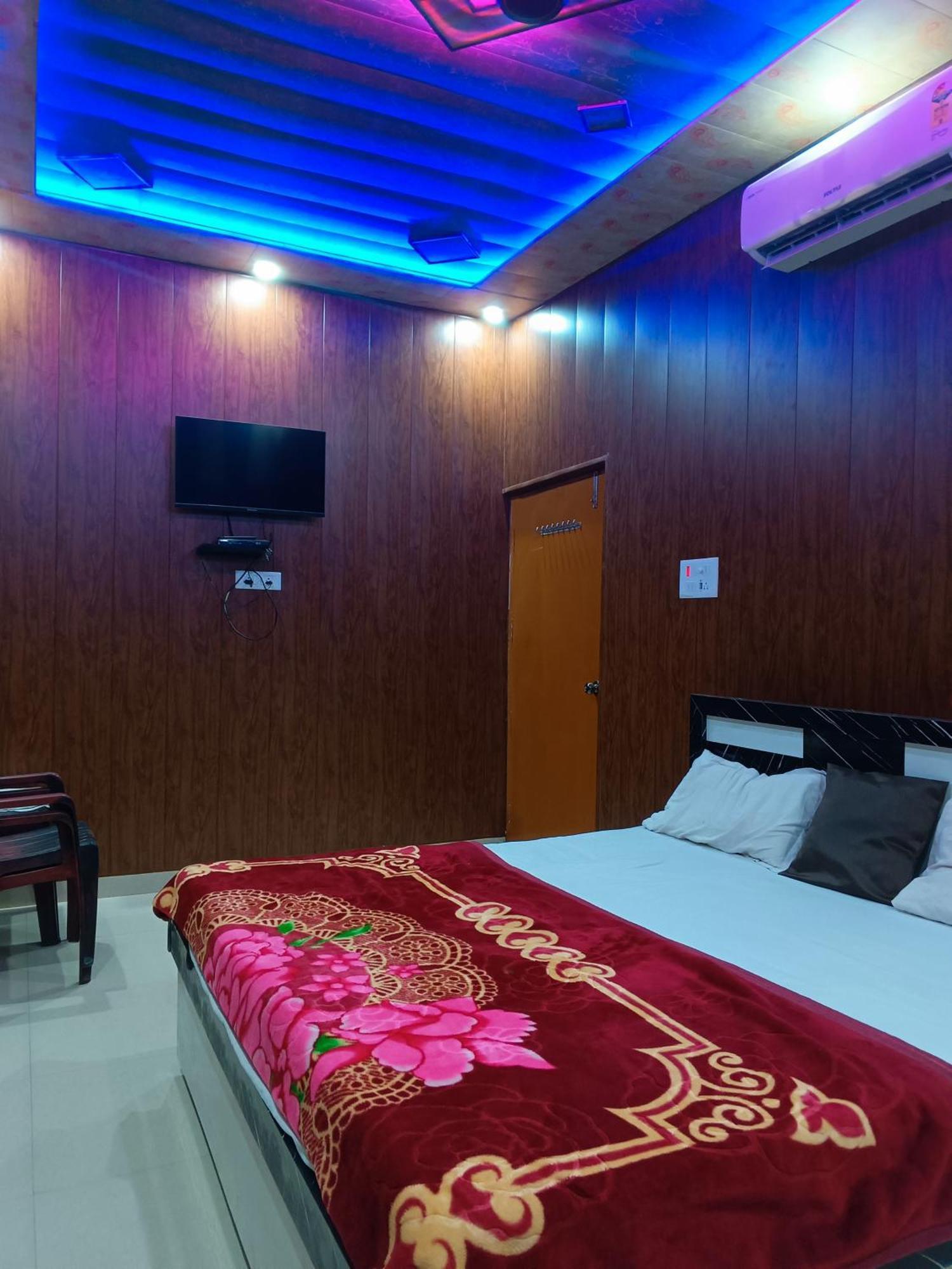 Hotel La Ayodhya Residency Esterno foto