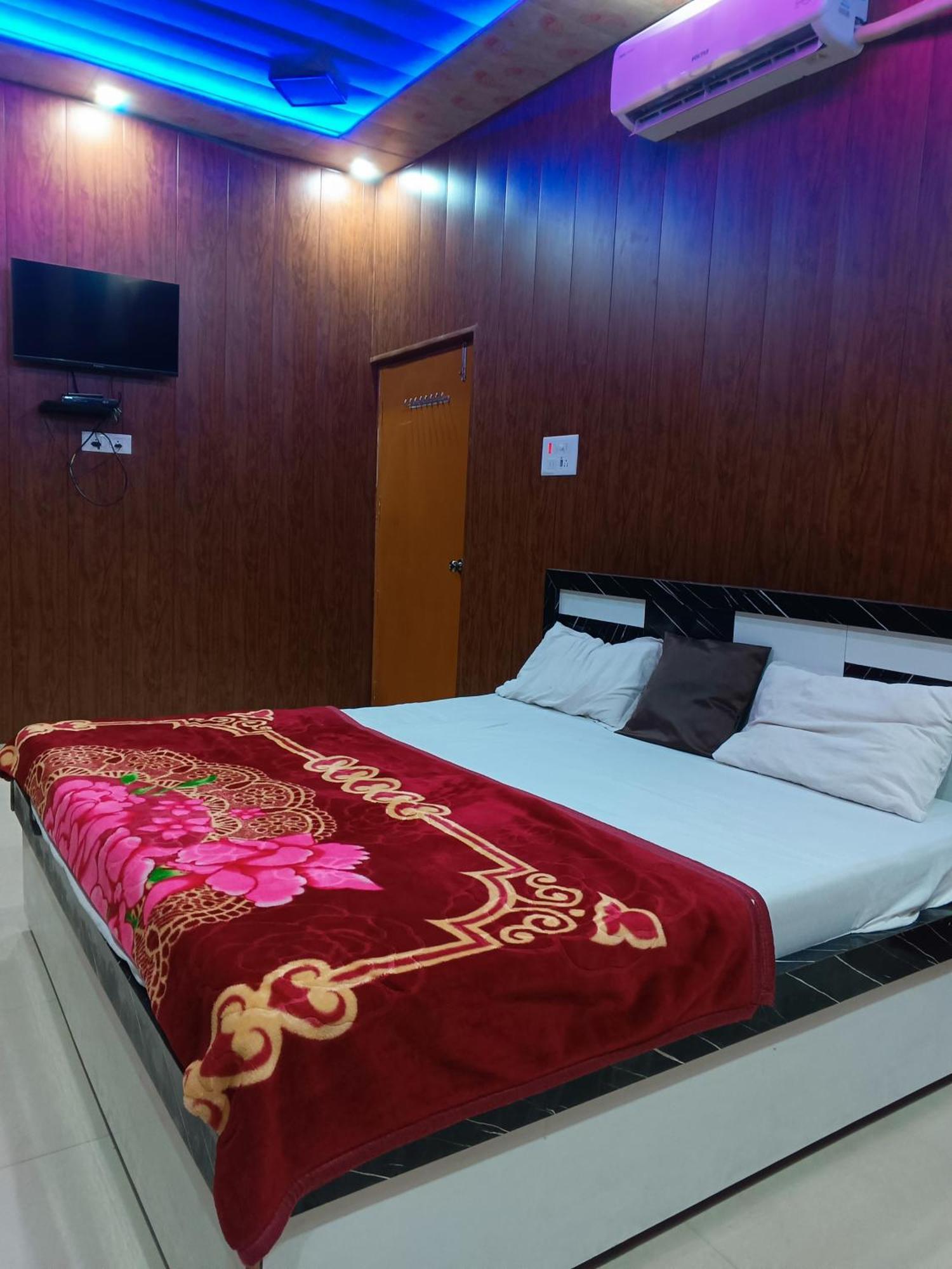 Hotel La Ayodhya Residency Esterno foto