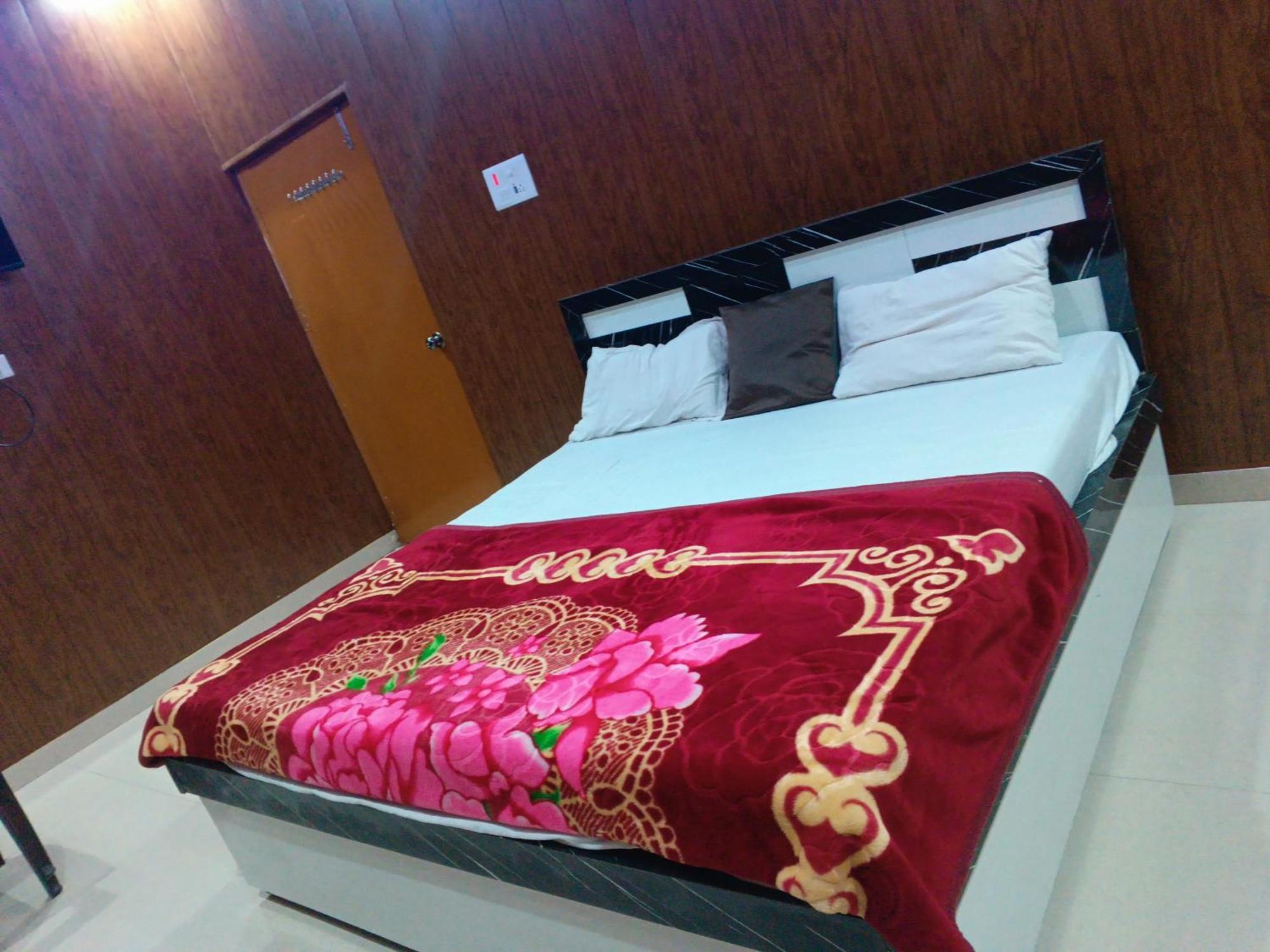 Hotel La Ayodhya Residency Esterno foto