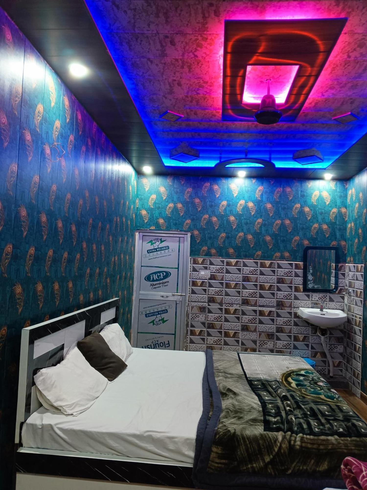 Hotel La Ayodhya Residency Esterno foto