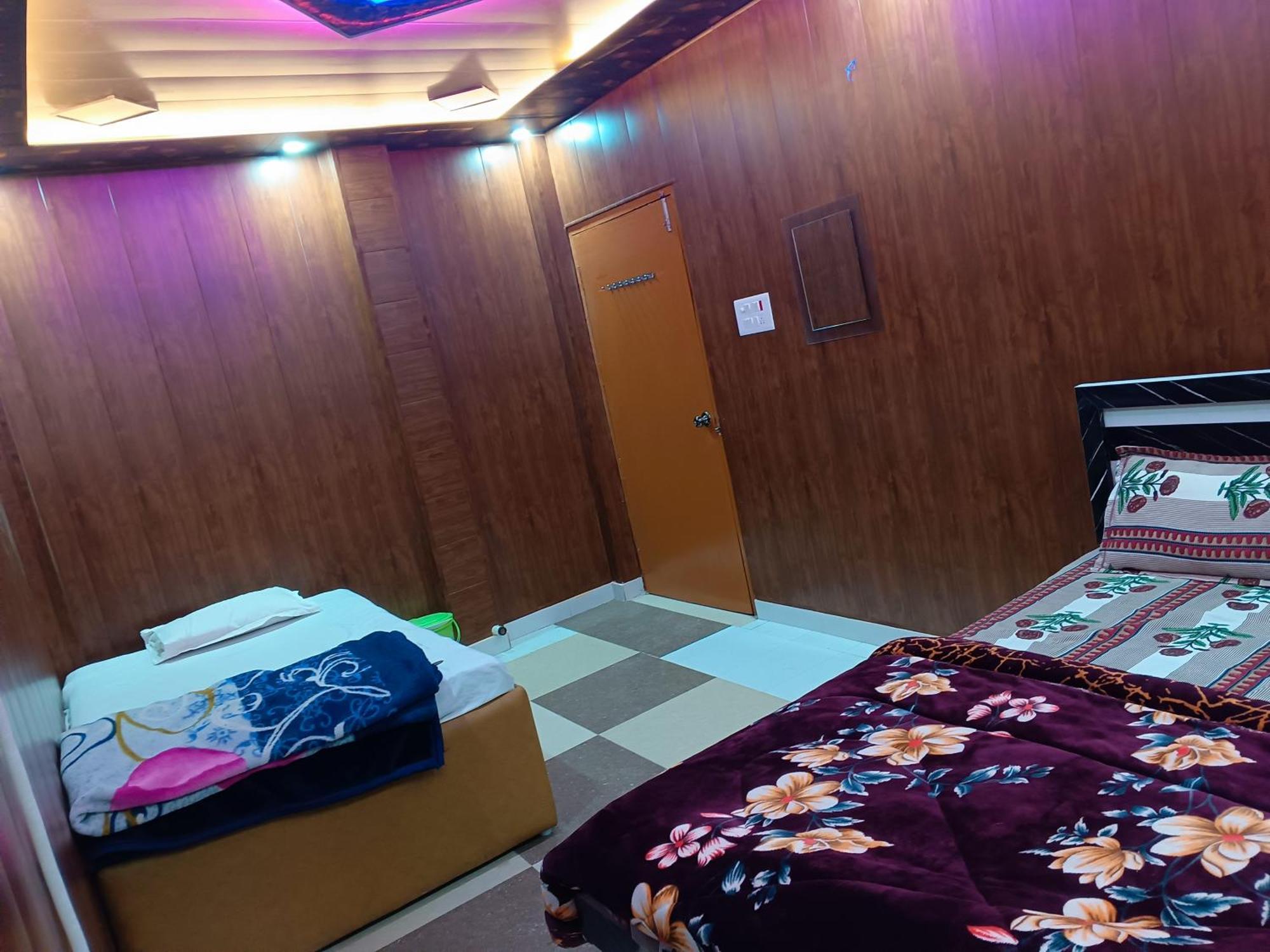 Hotel La Ayodhya Residency Esterno foto